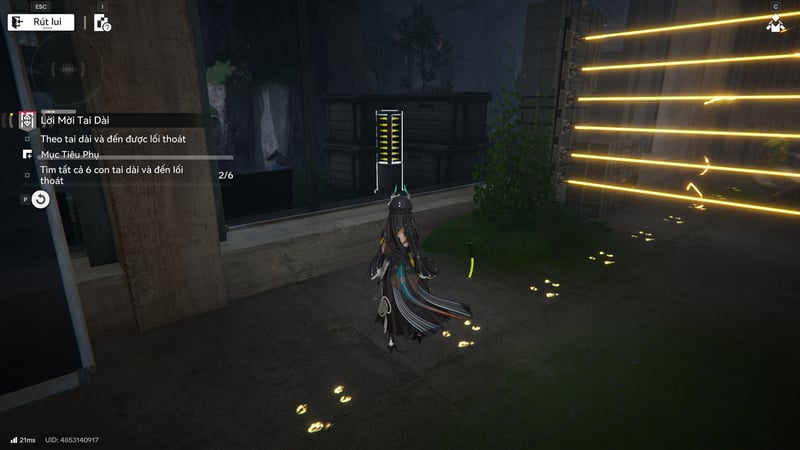 Một trụ điện ẩn nằm phía sau tấm kính